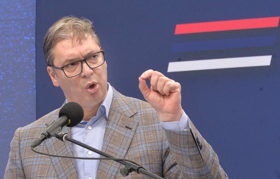 塞尔维亚边境大乱，欧洲又要打仗？北约逼宫武契奇，目标直指中国