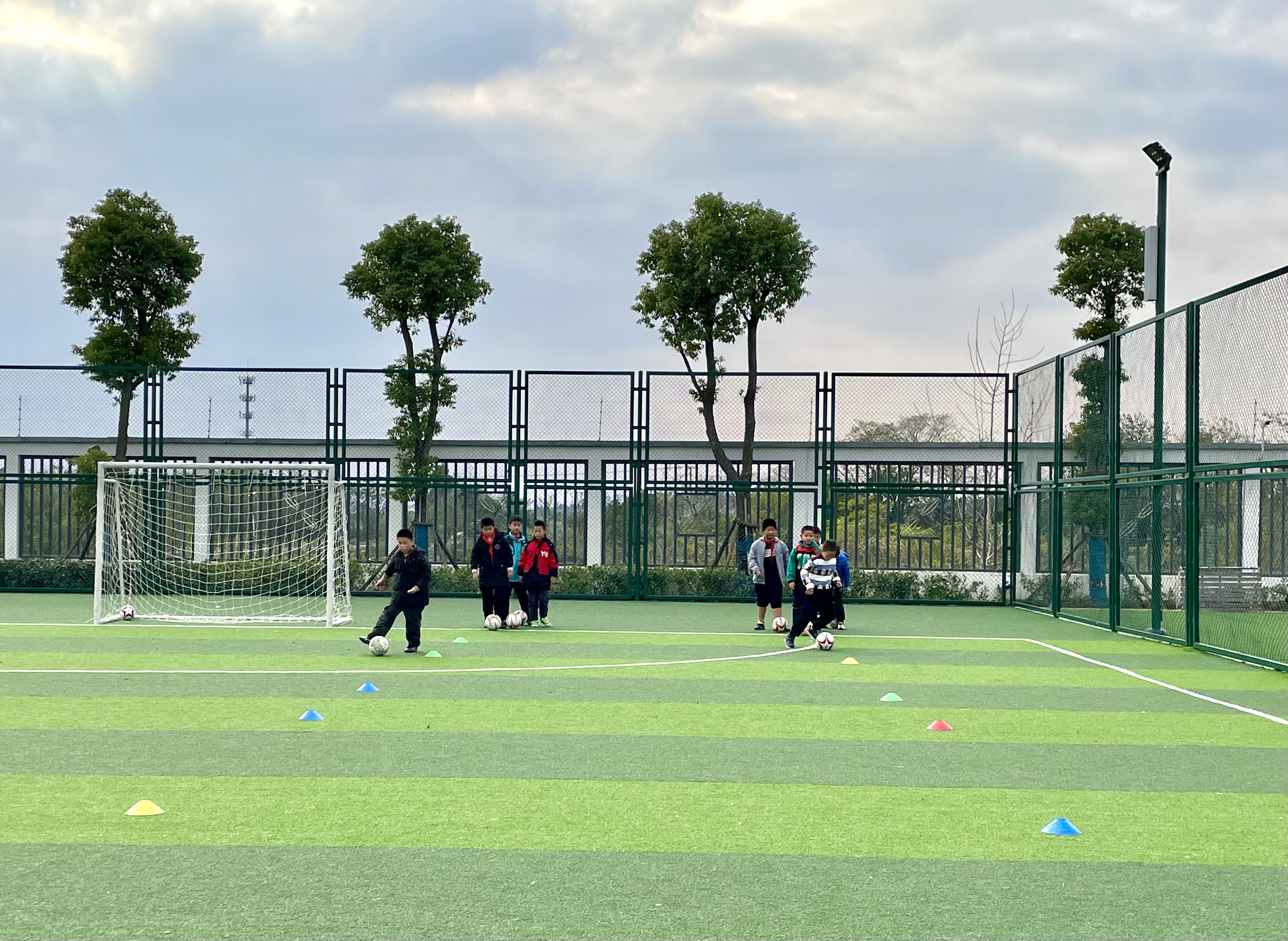 形成浓厚的校园足球文化,体教融合校园足球政策