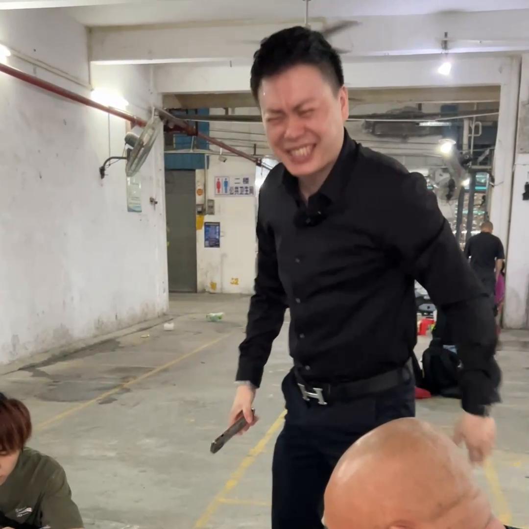 出门逗小猫，结果又在翡翠市场花了六位数，这回帮一位广州...