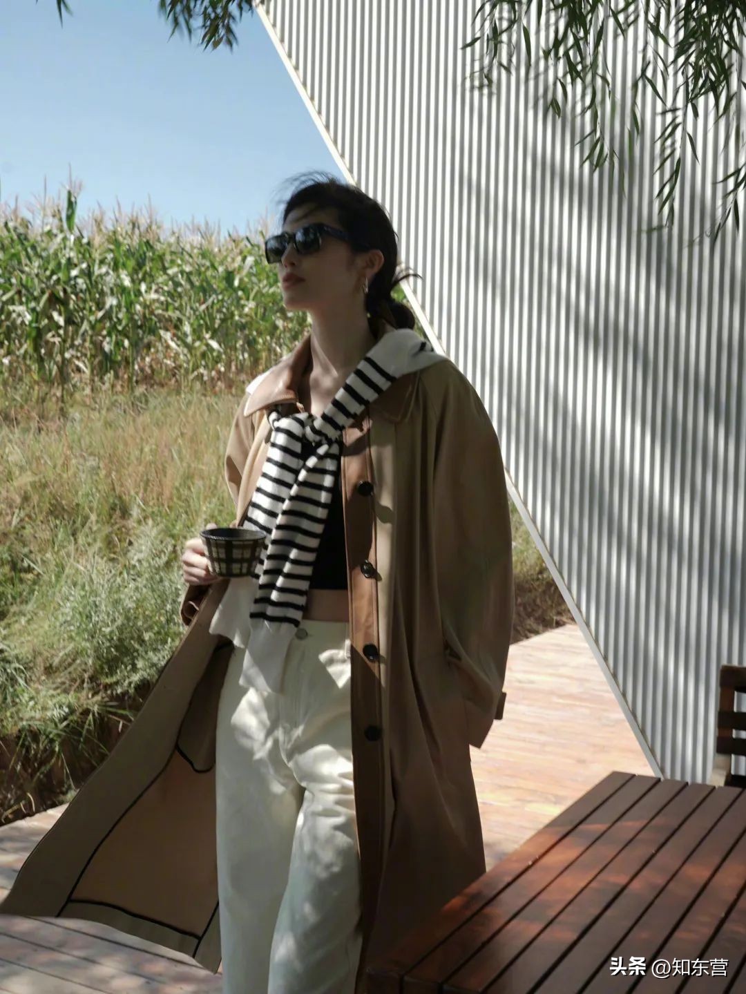 冬天披发好看又显脸小的发型,冬季干净利落减龄的发型