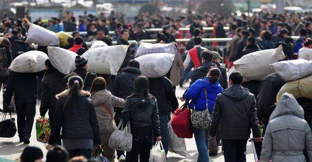 卫龙辣条包装被指涉低俗营销评论,卫龙辣条包装引质疑官方