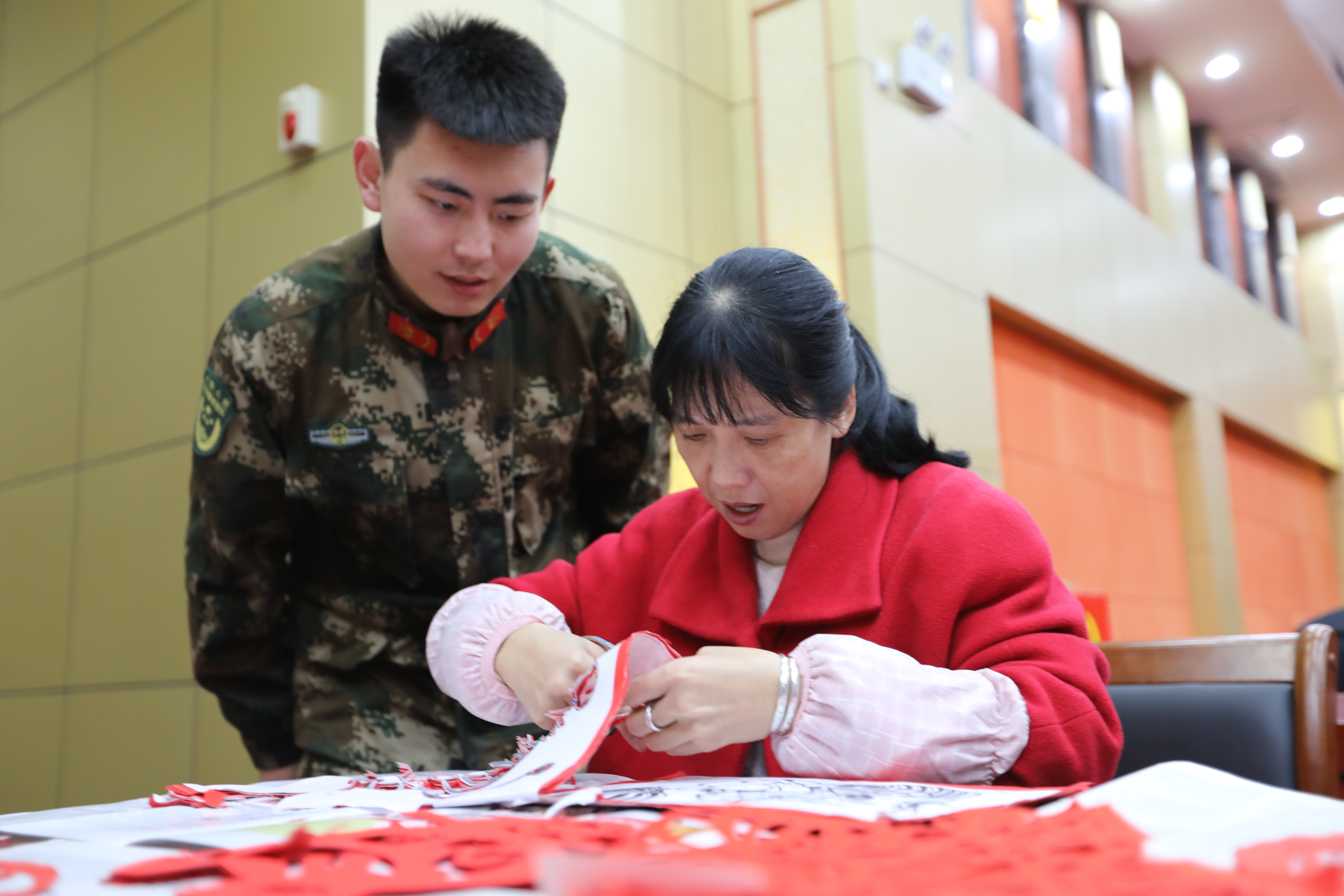 丹墨飘香进军营迎春送福暖兵心