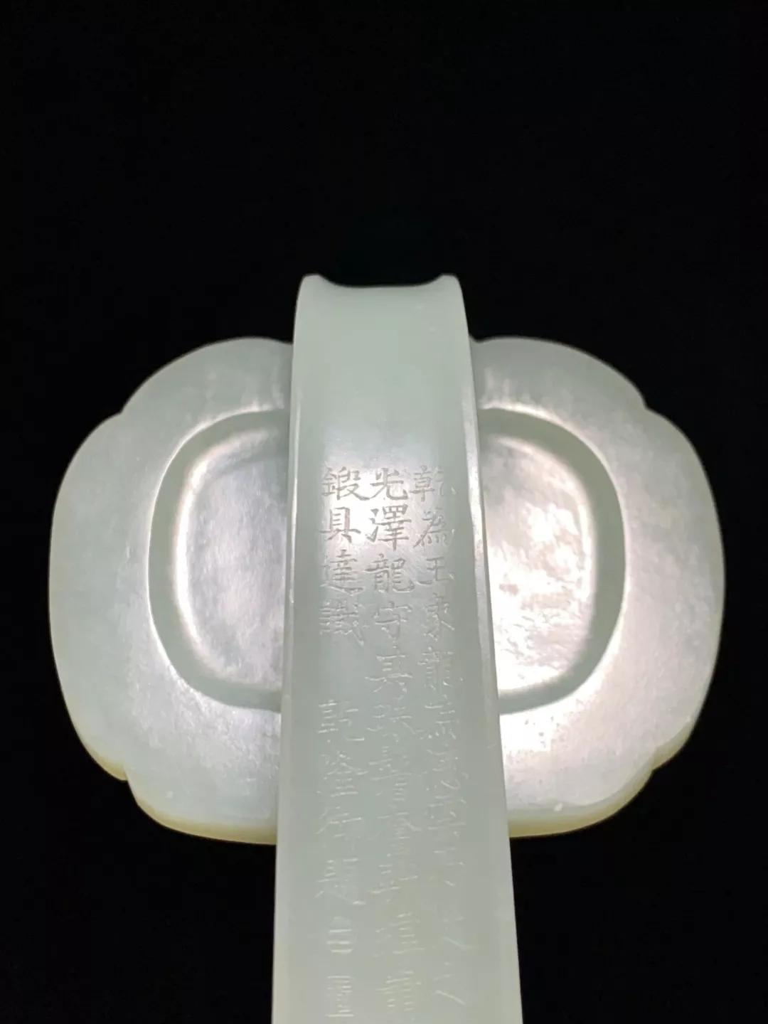 乾隆和田玉籽料八卦纹图片,清乾隆山水画玉如意