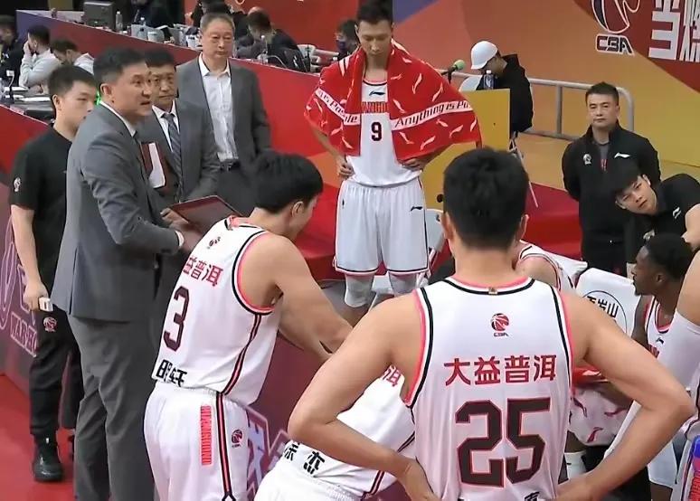 杜锋一秒2次技术犯规后的广东队,杜锋一秒2次技术犯规