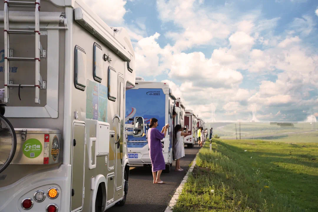 房车旅行遇到雷暴雨怎么处理,房车没动大风吹倒了怎么办