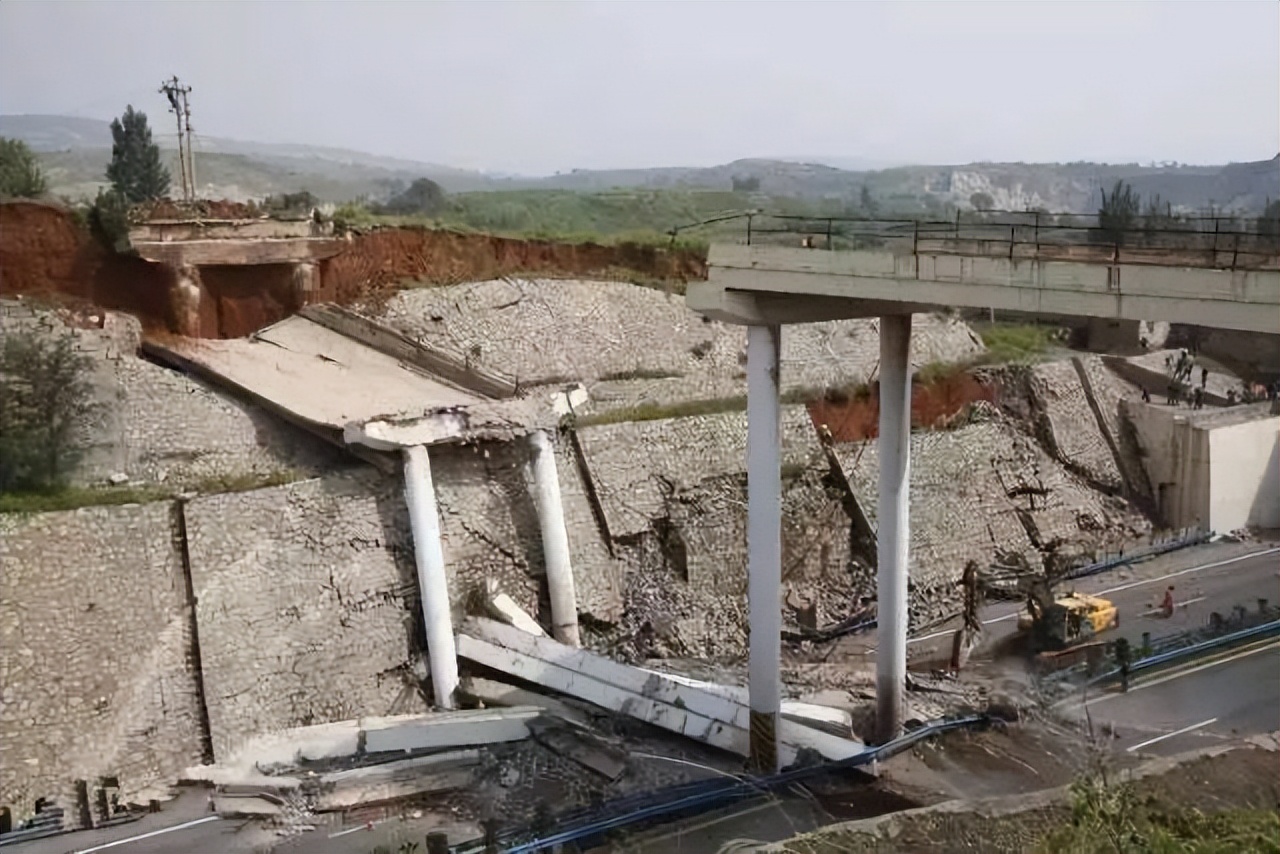 广西今年坍塌的大桥在什么地方,广西大桥坍塌最新消息