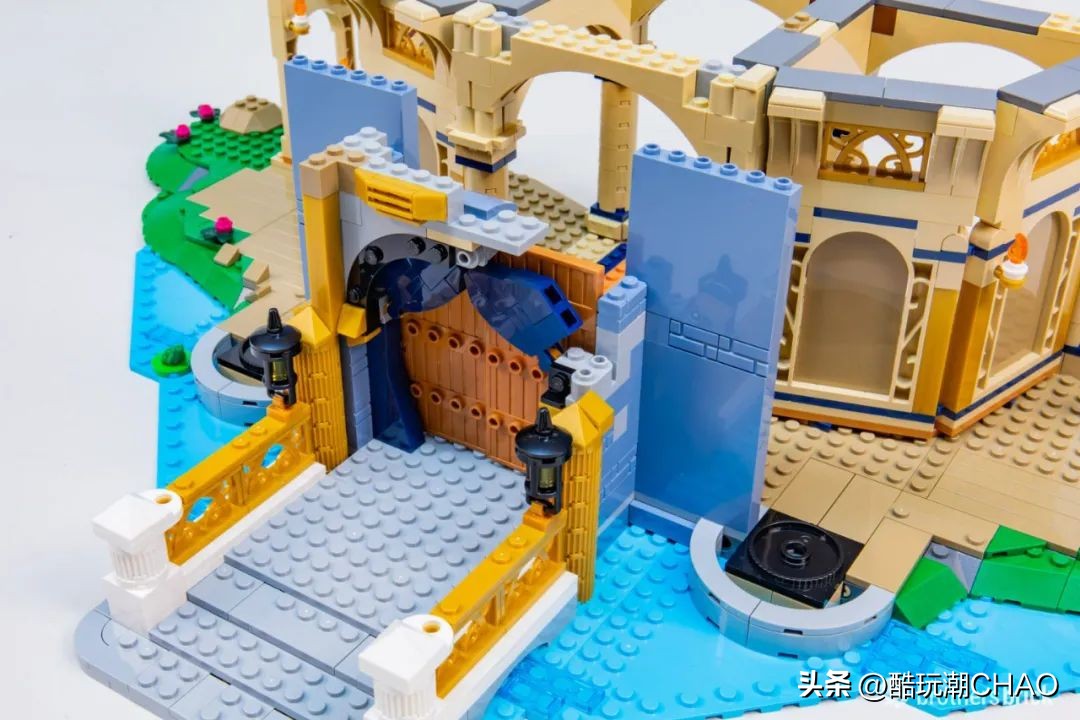 和迪士尼城堡一样高的乐高,和迪士尼乐园相似的城堡