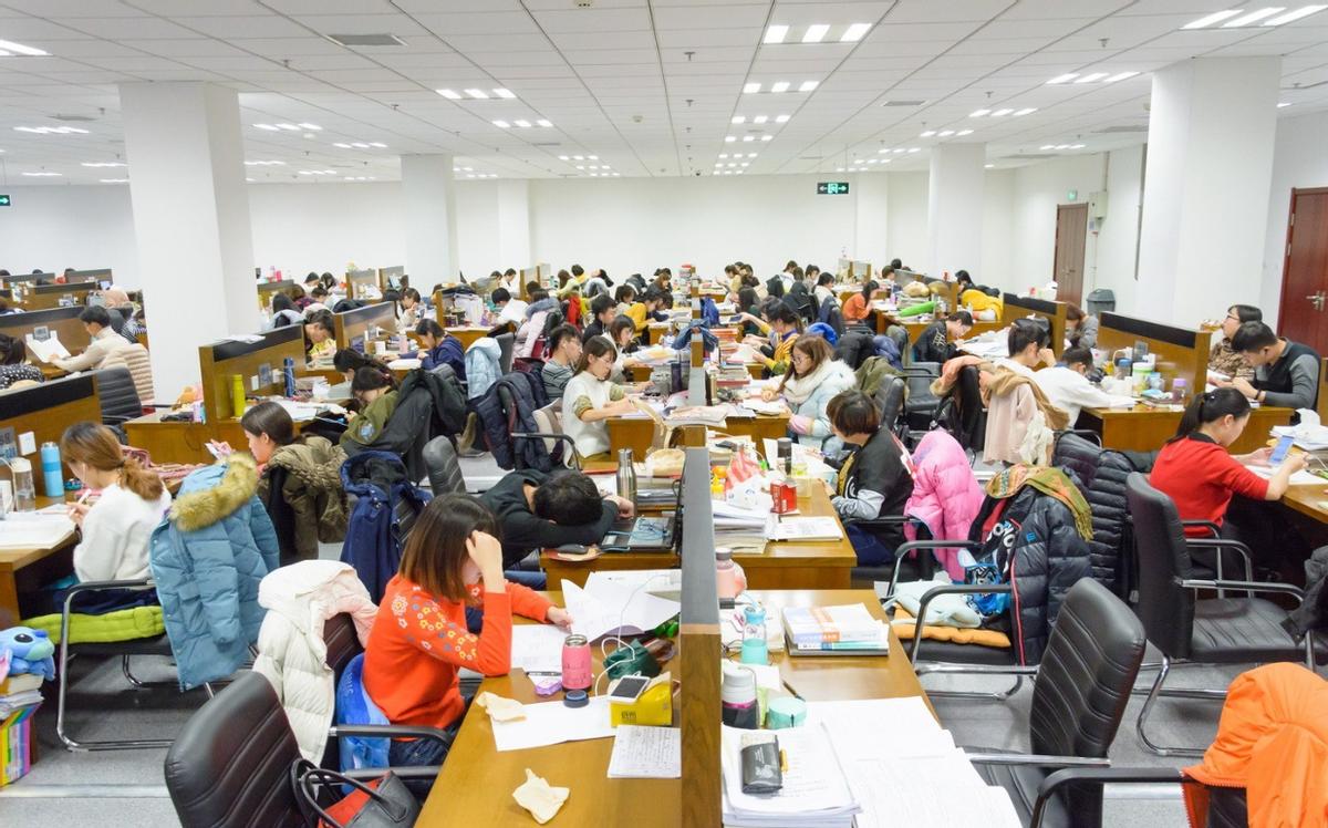 学硕为什么分数更容易考高,学硕含金量不高难就业