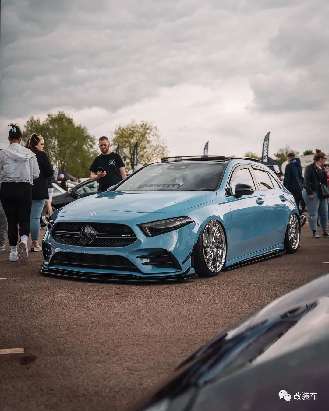 奔驰c级小姐姐改装,奔驰威霆改装小姐姐