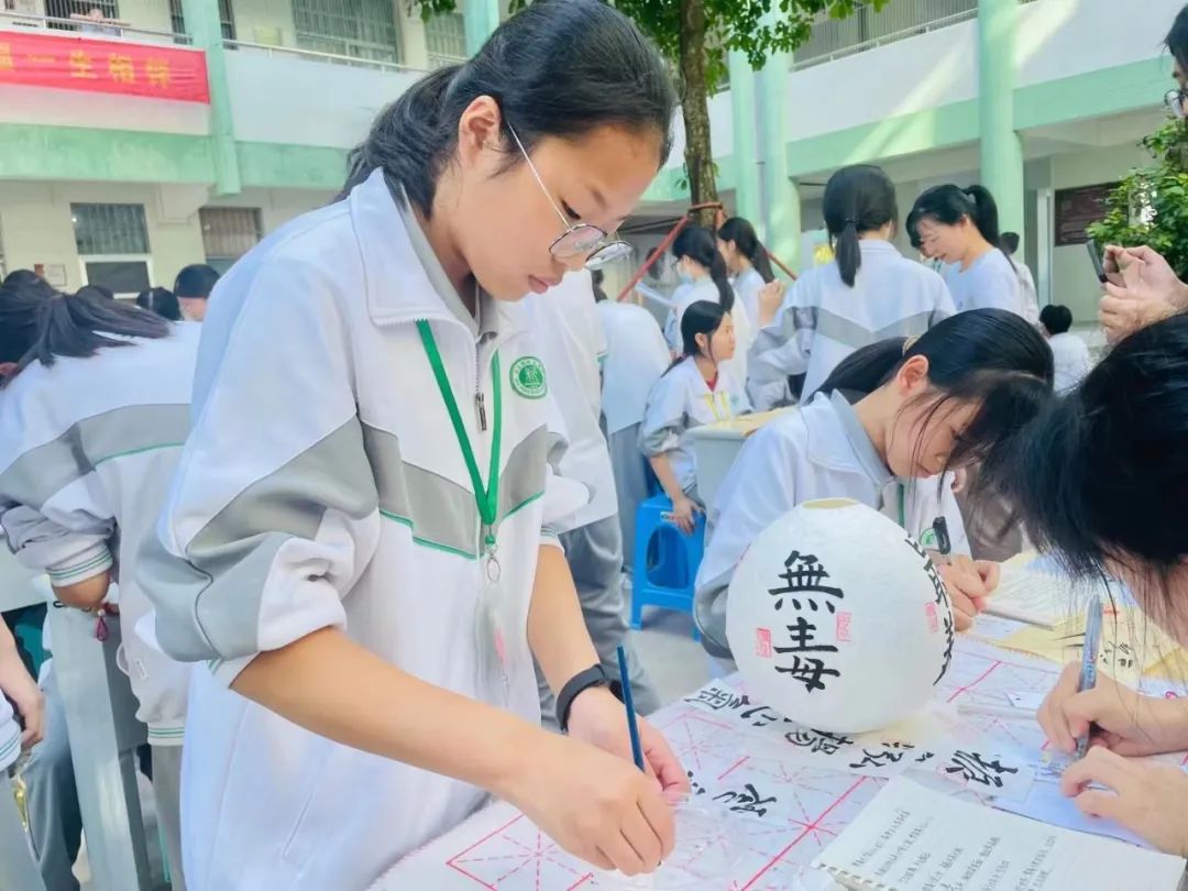 寓教于乐宣传禁毒知识,禁毒知识进社区护航少年伴成长