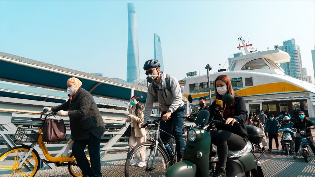 河南女孩发朋友圈借钱，将近300个陌生人给她转账，一晚到账30万