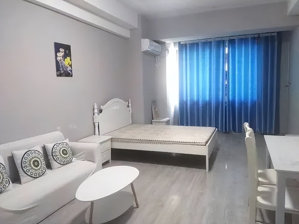 租客拖欠两月房租还赖着不搬家,租客不交房租不接电话可以报警吗