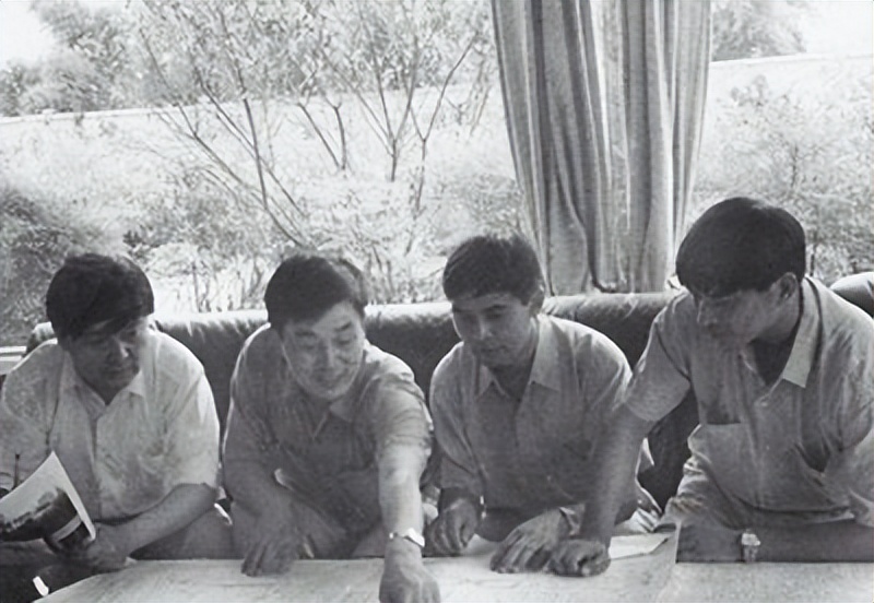 贫困夫妻养出四个亿万富翁，四兄弟共造商业帝国，却历经两次分家