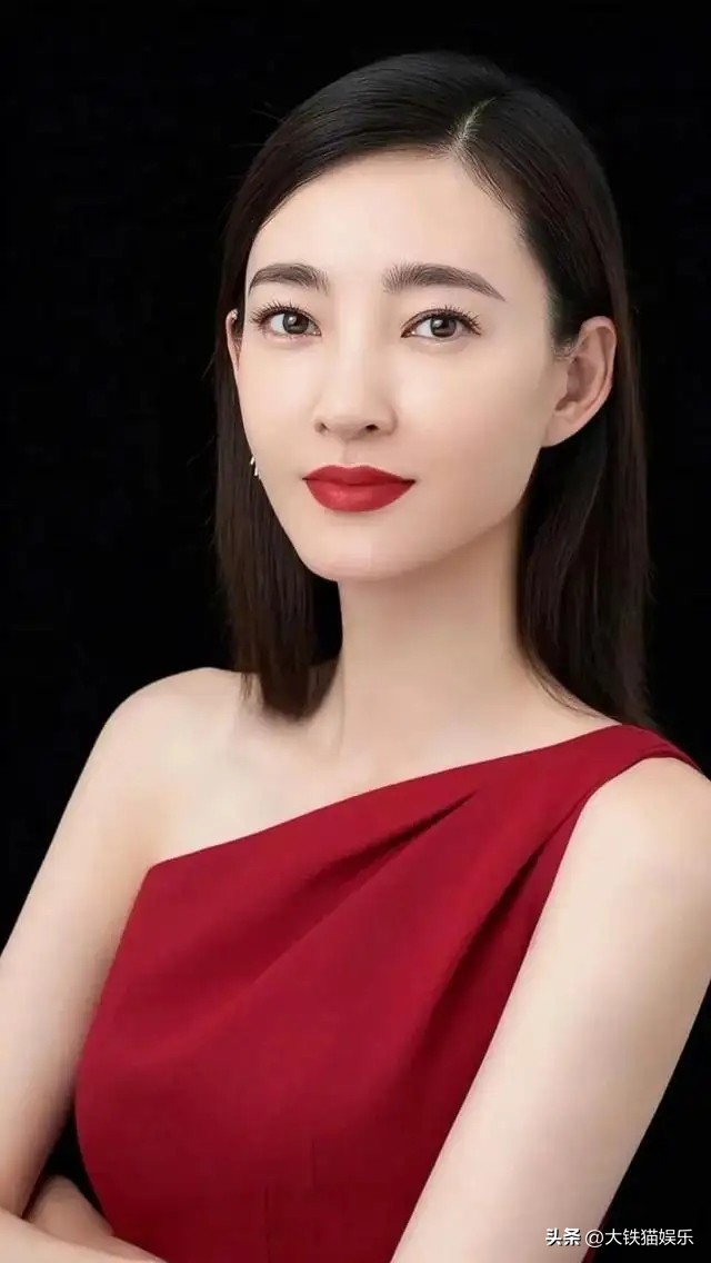 割完双眼皮的变化女,割了双眼皮的女明星