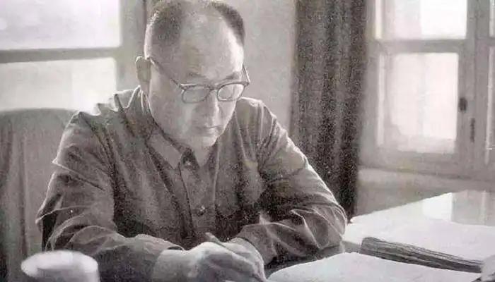 国防大学教授撰文深切缅怀*德生李**将军