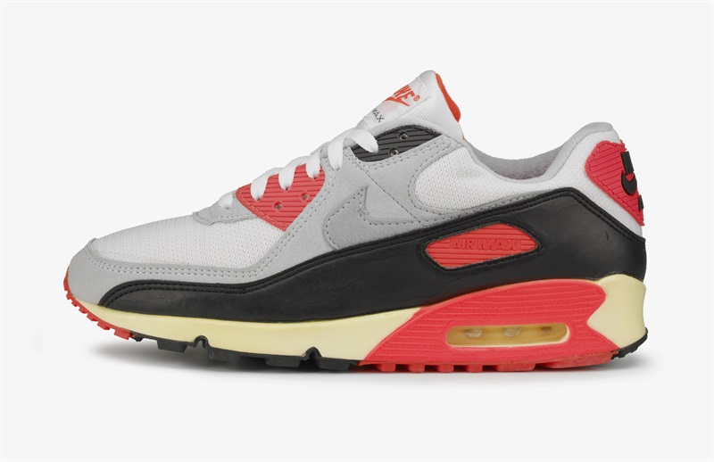 耐克在东京投放一支酷炫的3D广告，纪念35周年