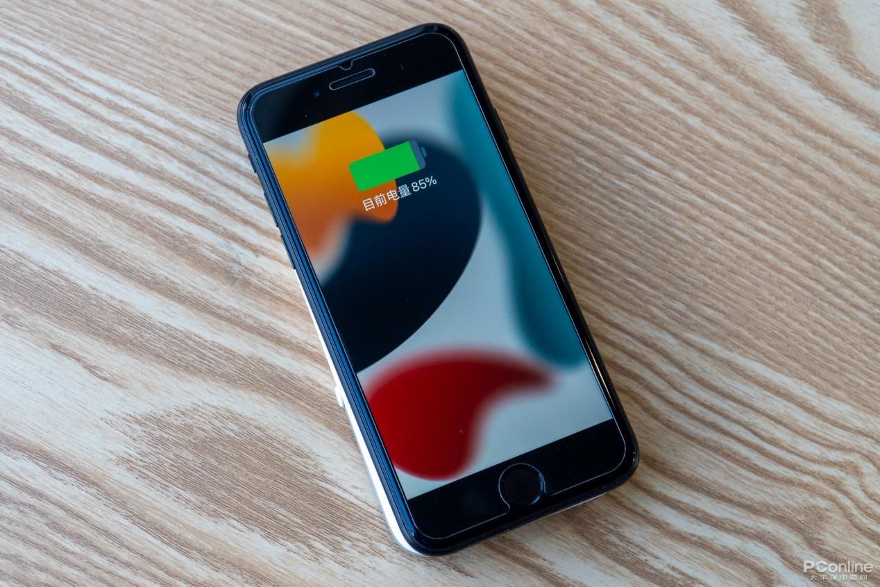 苹果透明探索版无线充电宝评测,网易无线充电宝vs麦多多