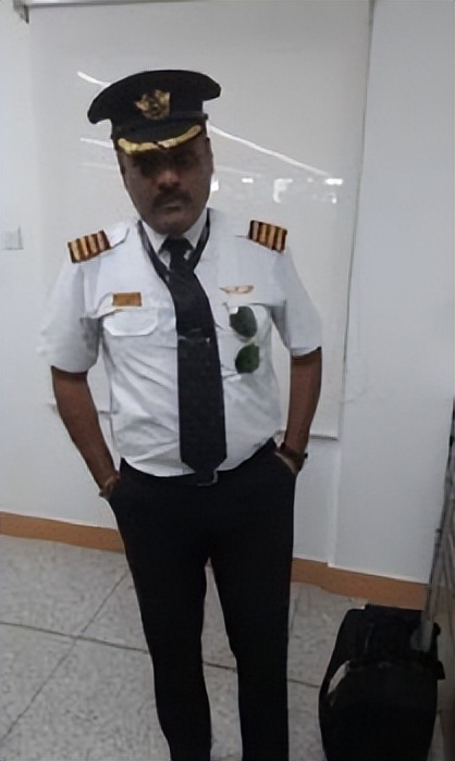 假扮机长医生诈骗,骗子冒充飞行员医生