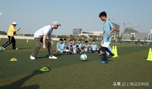 现代化足球智能训练设备,足球智能训练辅助系统