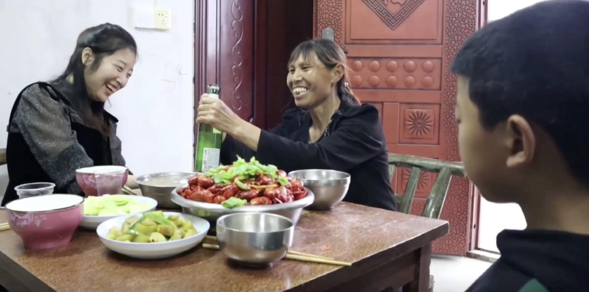 我，湖北人，16岁辍学打工，流水线工人，月薪5千，25万买车