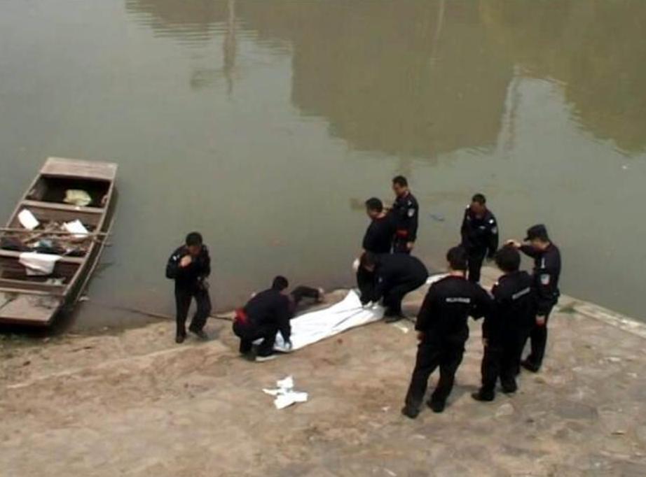 济南河边惊现赤裸女尸,*体下**全是精斑,调查发现凶手竟是死人