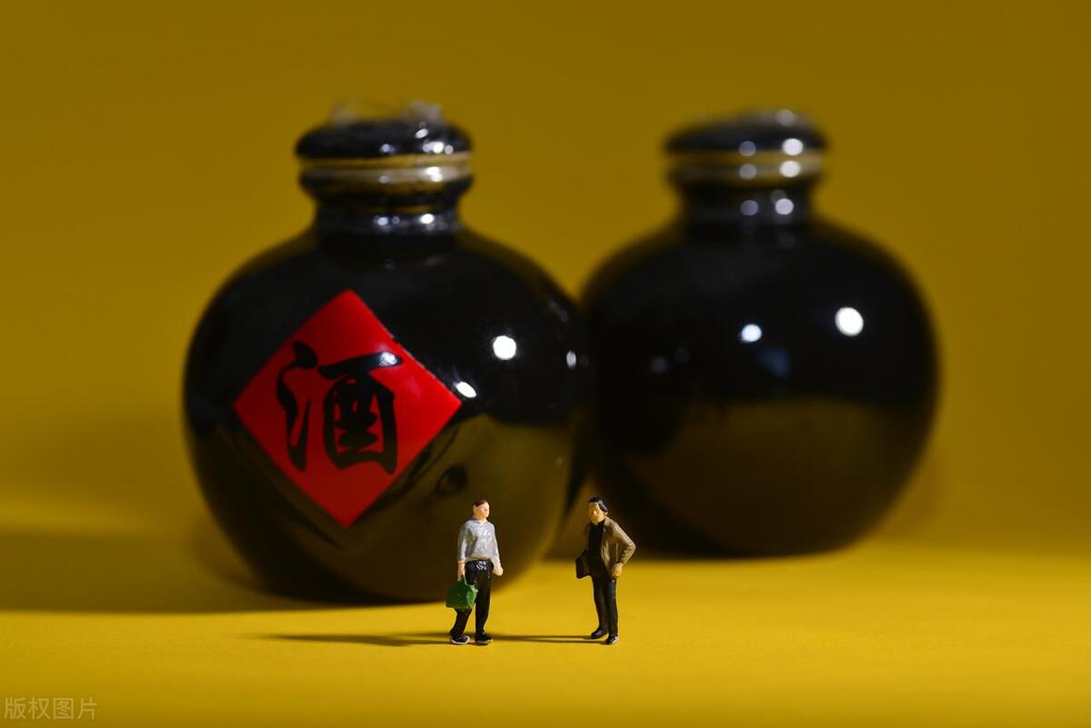 酒局上的老板说去买烟,酒局领导让你买东西怎么办