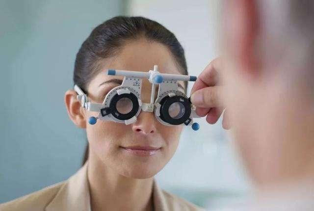 用激光手术治疗近视的人,使用激光治疗近视眼的费用