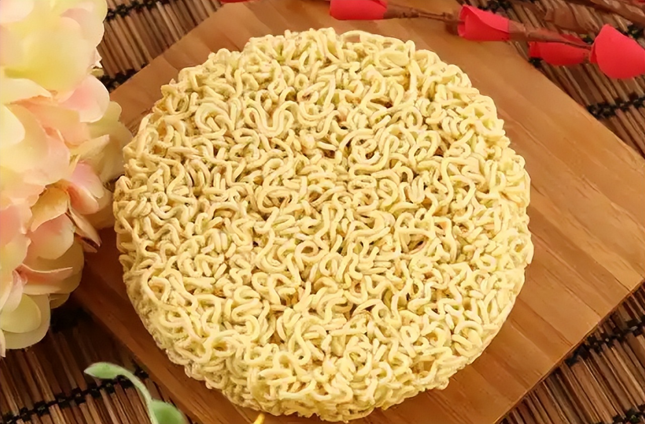 常吃方便面会怎么样快来看看,经常吃方便面会对身体有哪些不好