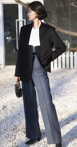 为什么说黑白灰穿搭是经典的理由,黑白灰最基础的颜色穿搭