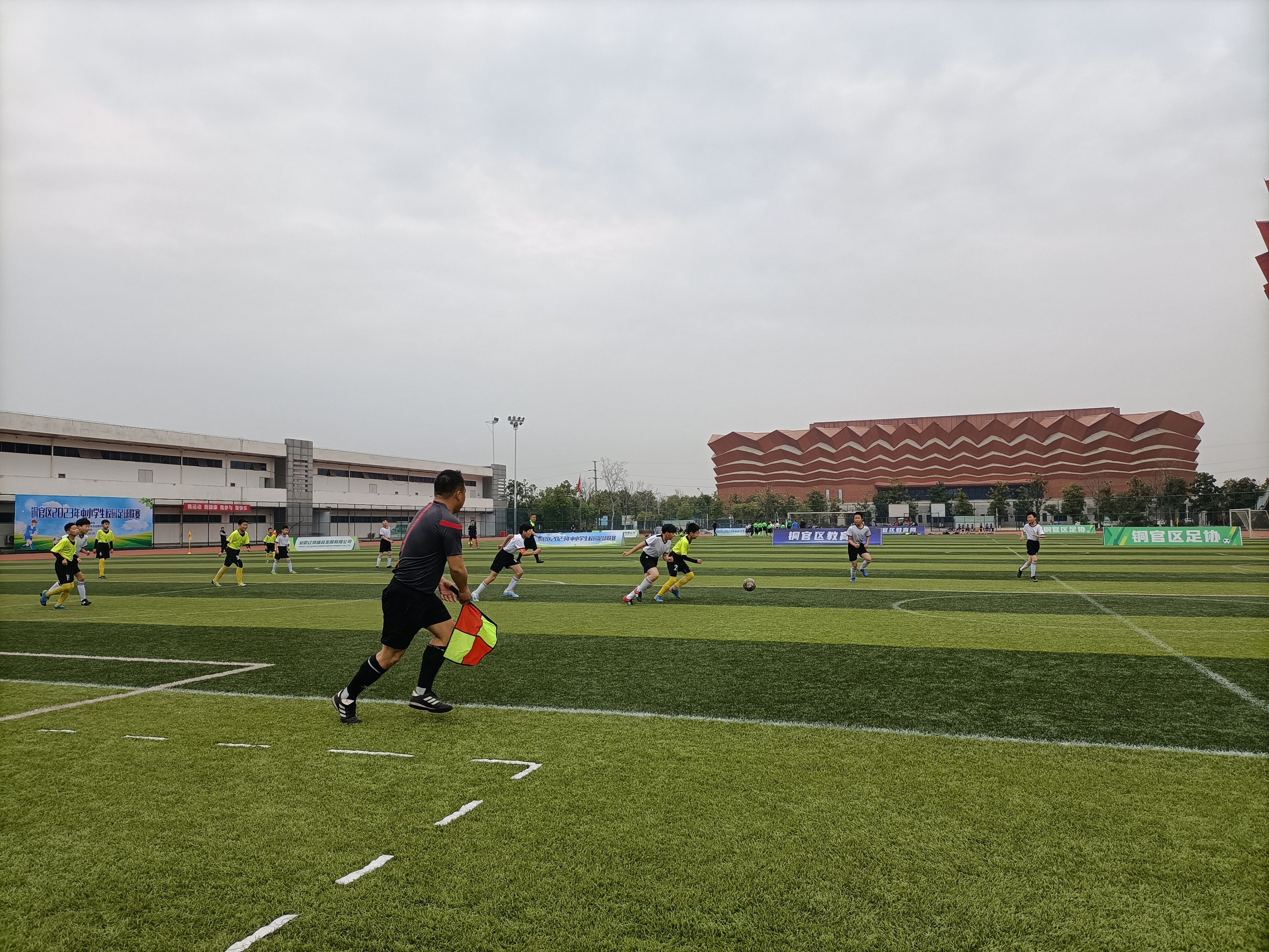 长子县东方红小学足球比赛,小学足球联赛获得双冠