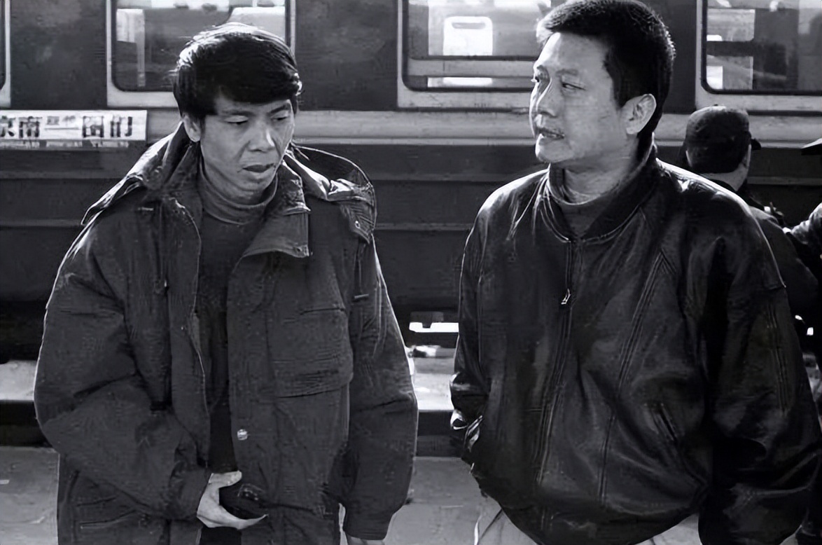 冯小刚目前的现状,冯小刚从美工到大师的辛酸奋斗史