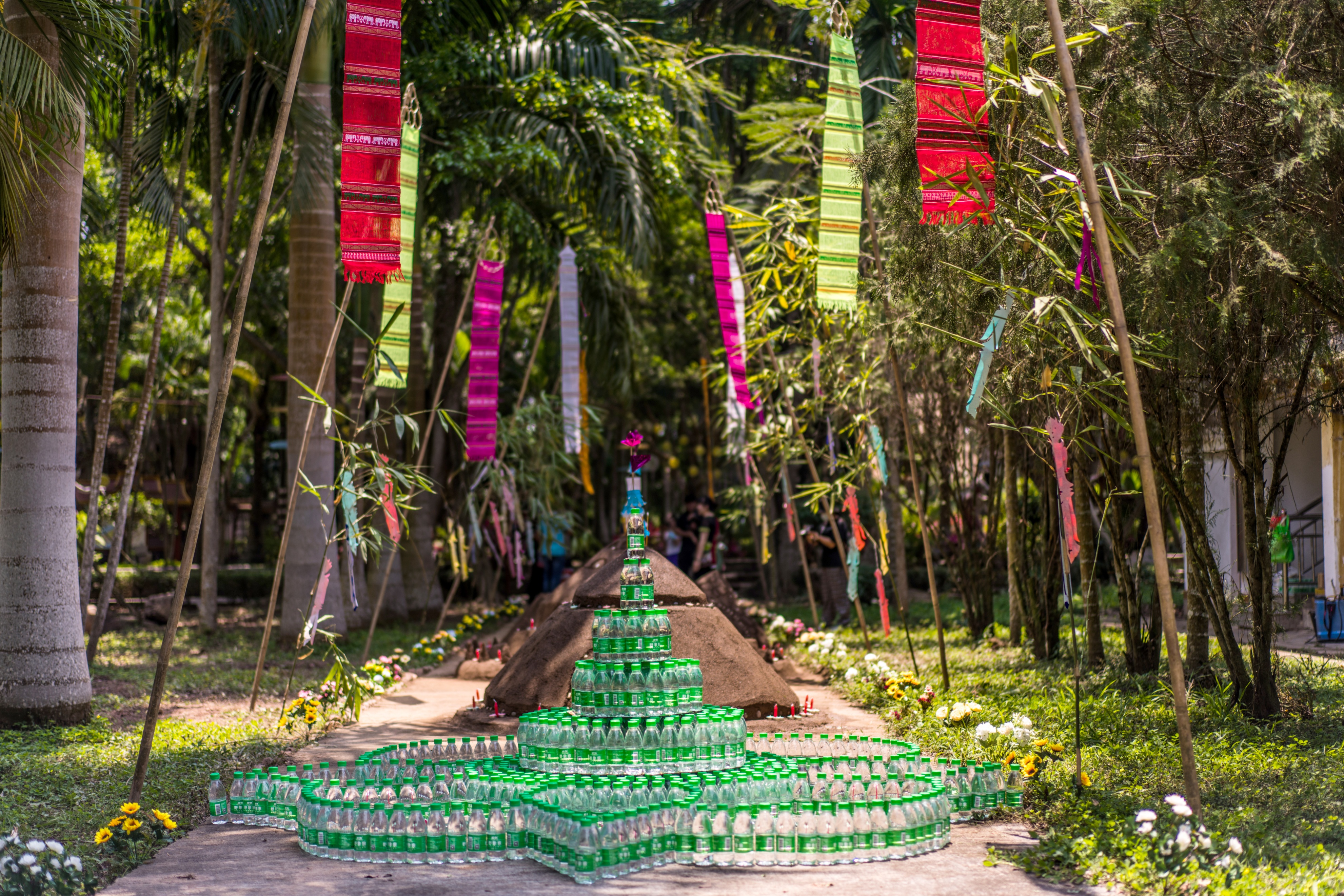 西双版纳的狂欢泼水节,西双版纳傣历1377年泼水节视频