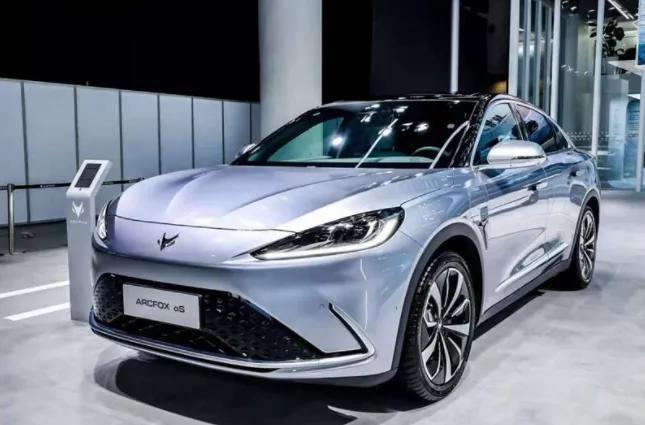 锂电池和铅酸电池冬天哪个续航长,同等容量的铅酸电池和锂电池续航