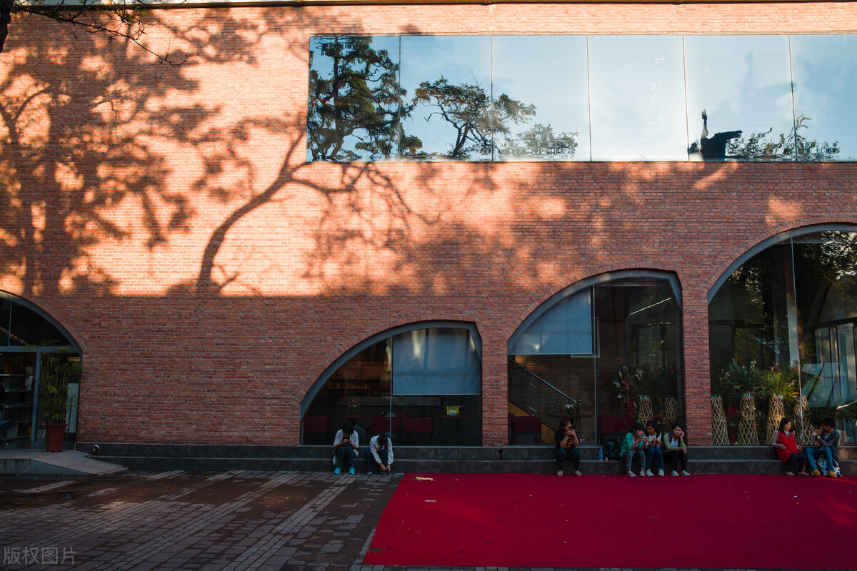 北京798艺术区游玩攻略,北京的798艺术区吸引许多游客游览