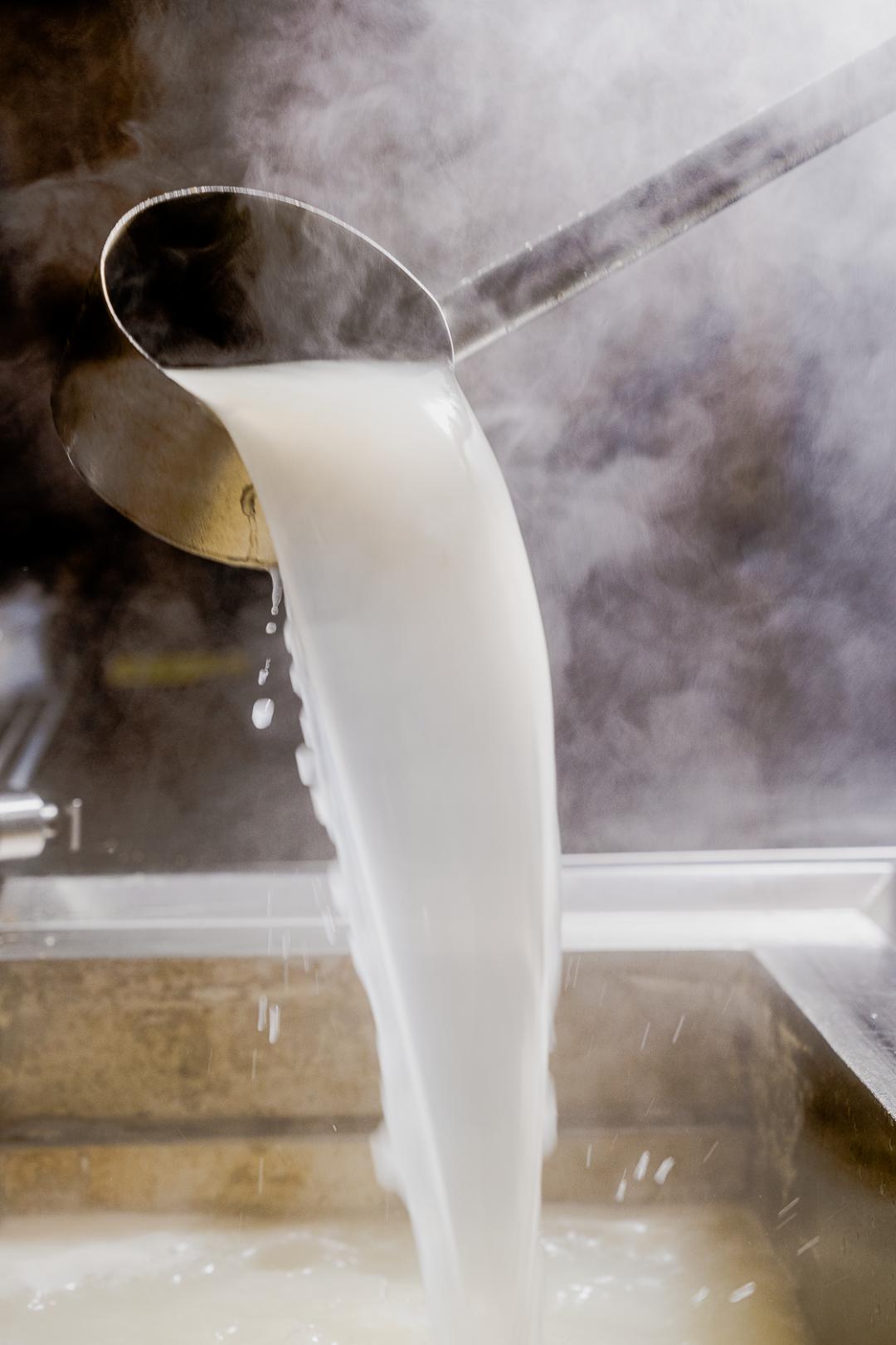 蒙自源过桥米线云南正宗第一名,云南蒙自第一碗米线