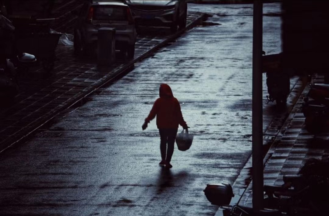 女人误入传销骗局,女大学生轻信网友误入传销窝点