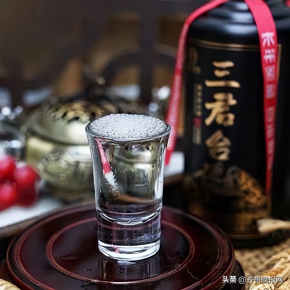 怎样判断白酒是不是纯粮食酒,怎么辨别瓶装白酒是粮食还是勾兑
