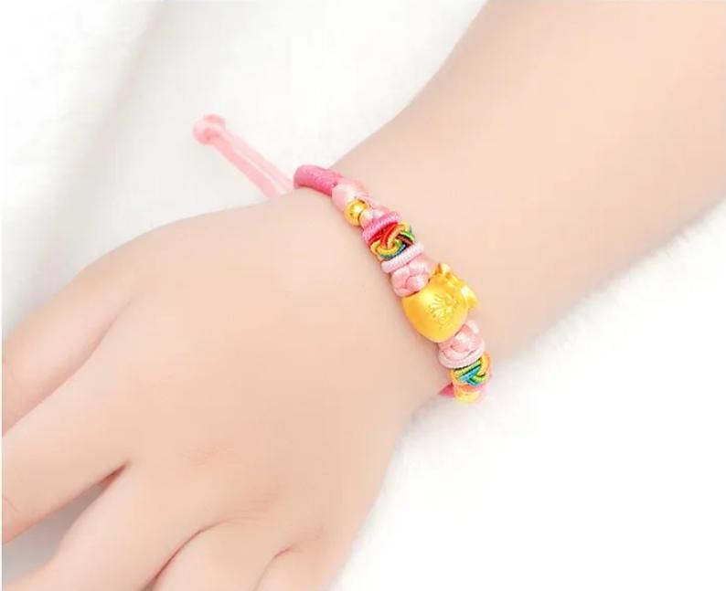 给孩子买什么黄金饰品好,给婴儿的黄金饰品咋选