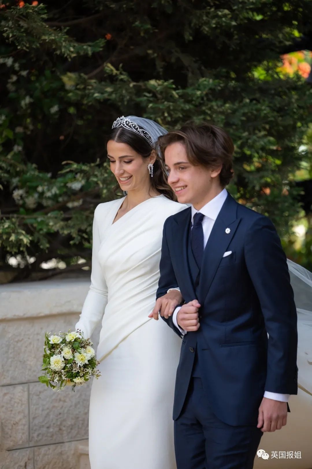 凯特王妃高级造型,凯特王妃穿蓝色格子英伦风