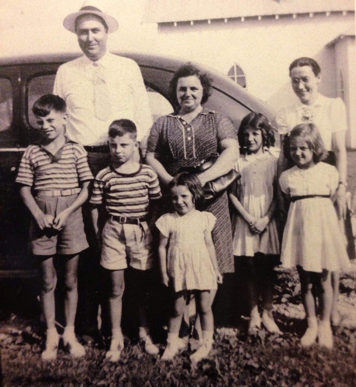 美国家族*伦乱**三代：*亲近**结合导致后代残障，无法说话只能犬吠