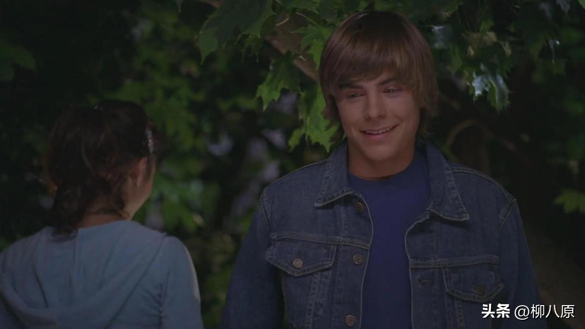 美国影片《歌舞青春》以青春为主线表达了什么？