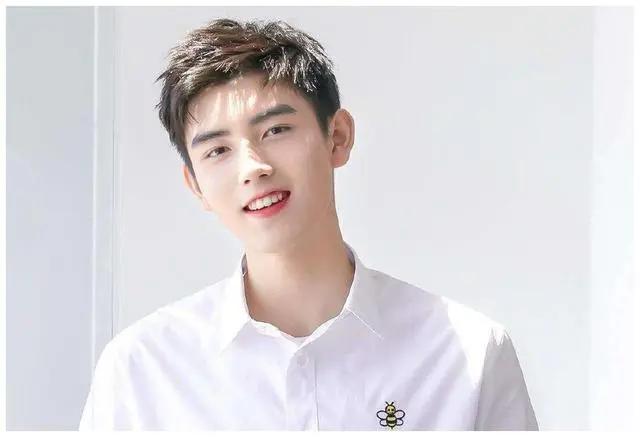 张艺谋毕业典礼,张艺谋参加长子毕业礼