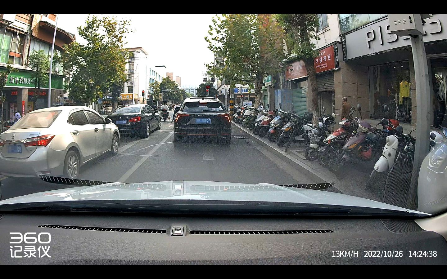 360g900和海康威视c8夜间行车对比,海康威视与360行车记录仪哪个更好