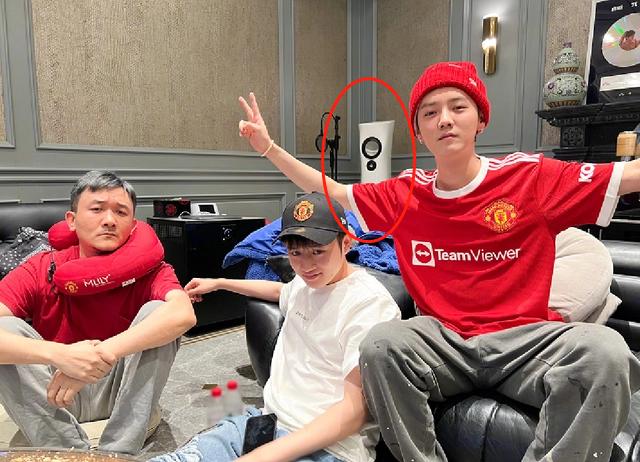 鹿晗背景有多强大？时尚芭莎主编喊他少爷，王思聪都不敢轻易评价