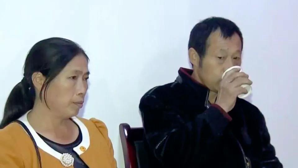 八旬绝症婆婆急需救命钱，儿媳扣下39万*迁拆**款，背后原因令人心酸