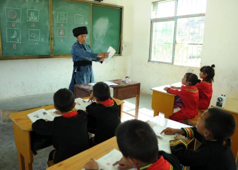 凭初中学历54岁保安写出40万字小说，被选入“中国当地文学库”！