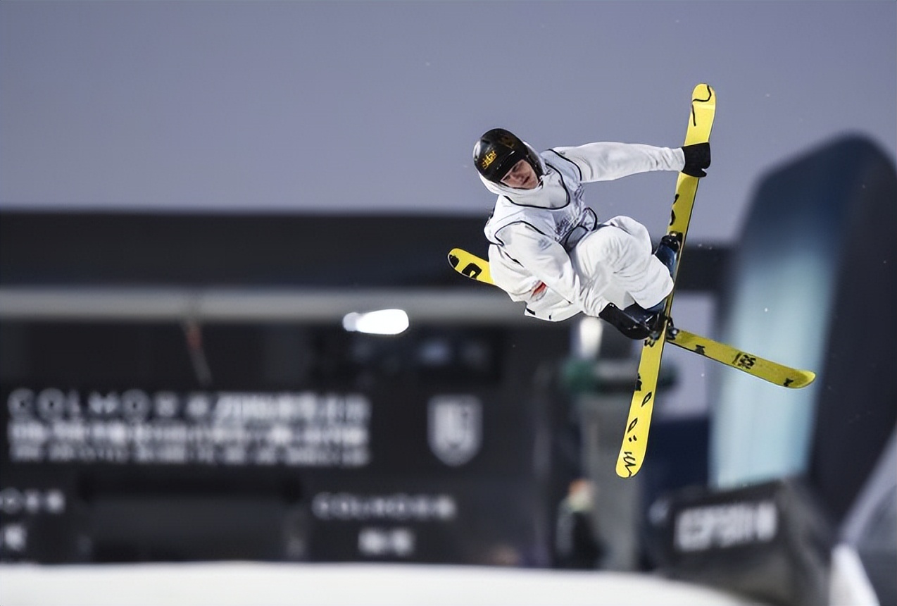 来点正能量新闻,国际雪联单板滑雪平行项目世界杯