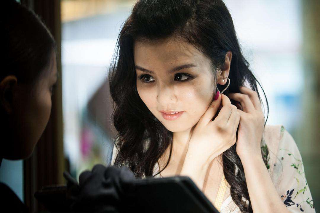 签下协议抽身难！女大学生如何一步步误入“花场”？揭秘花场*局骗**