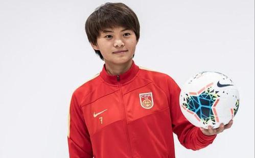 女子足球运动员王霜简历,王霜被父母抛弃
