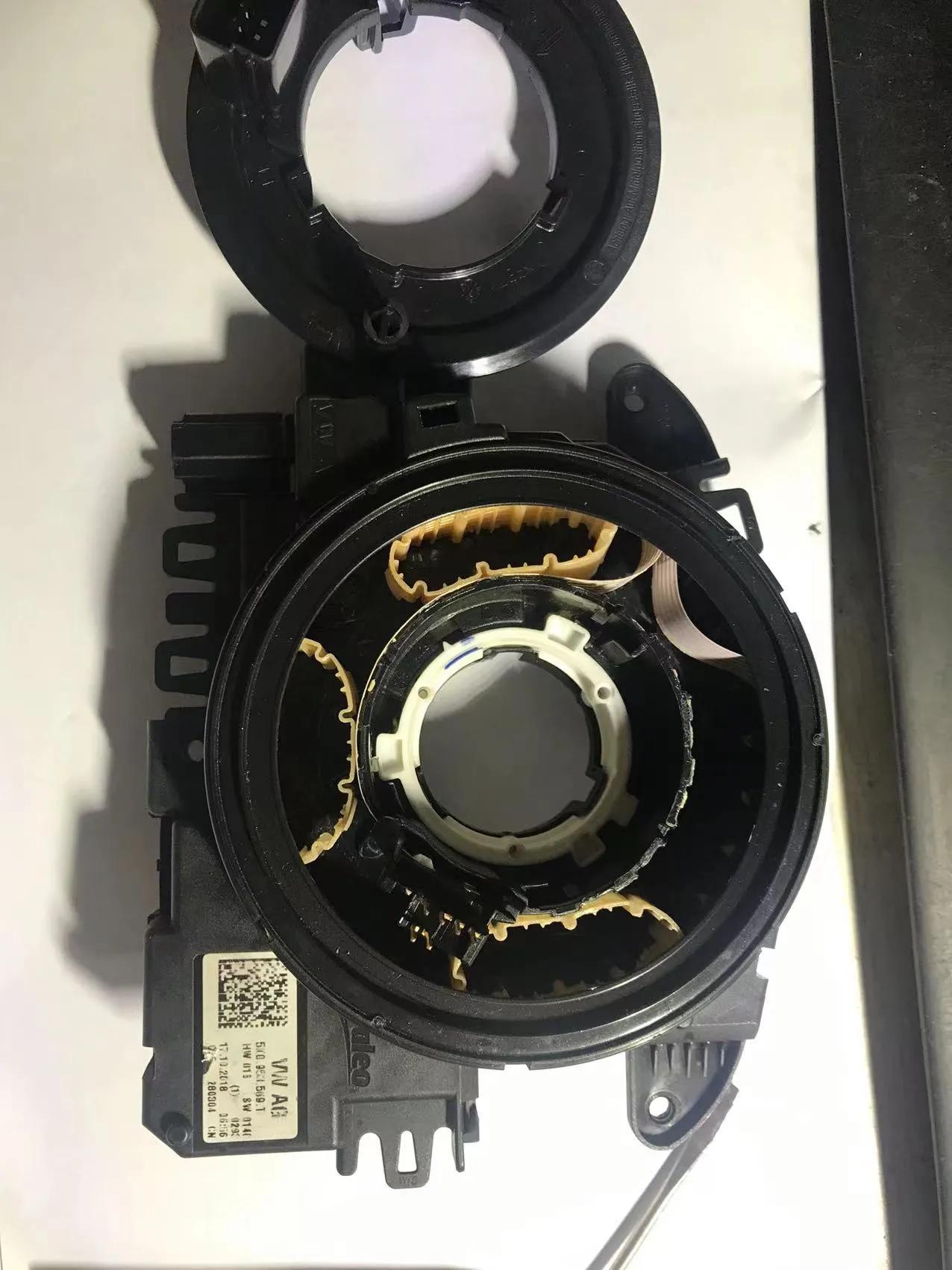 方向盘按键失灵气囊喇叭正常,喇叭不响气囊灯亮是怎么回事